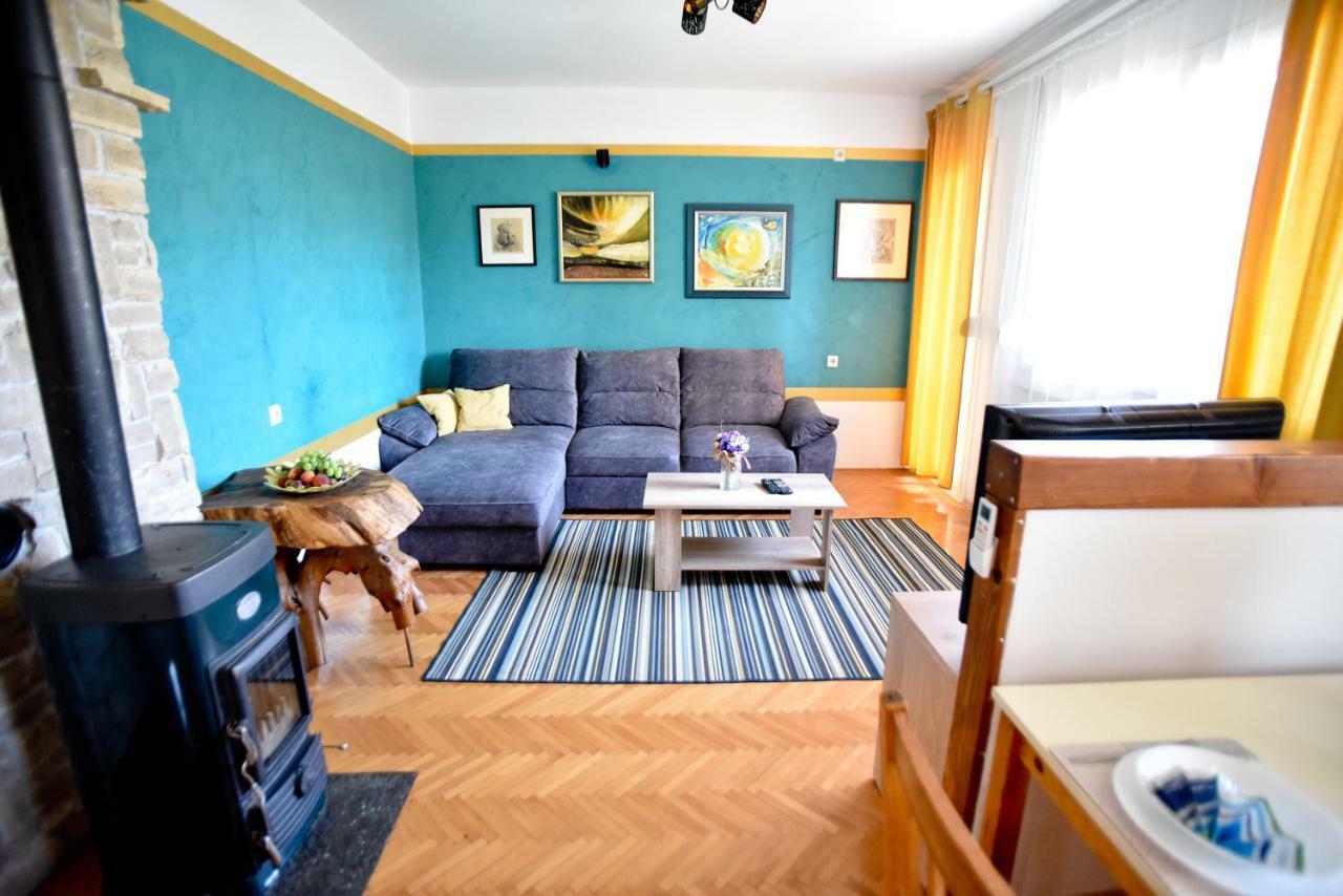 Mihaela Apartment Zara Esterno foto