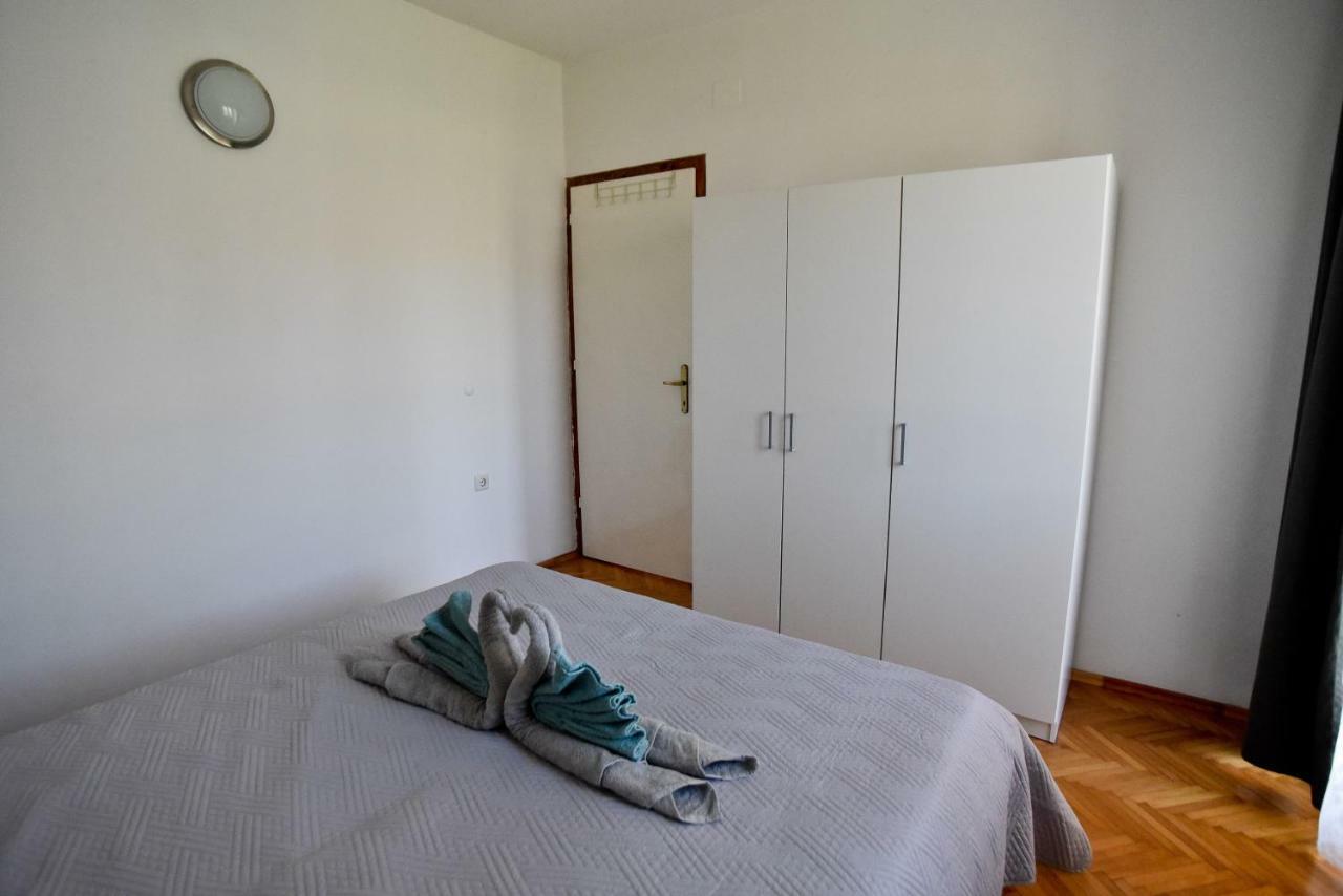 Mihaela Apartment Zara Esterno foto