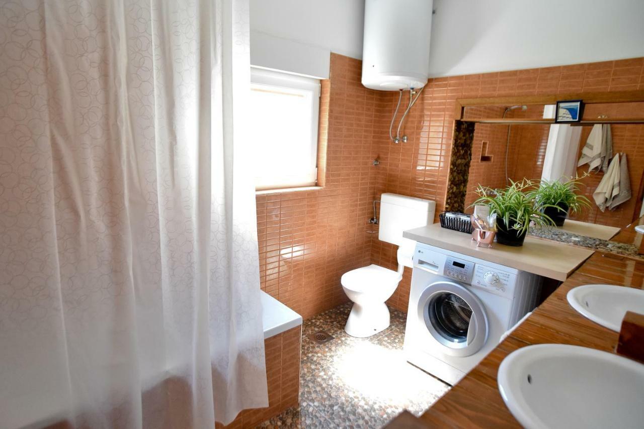 Mihaela Apartment Zara Esterno foto