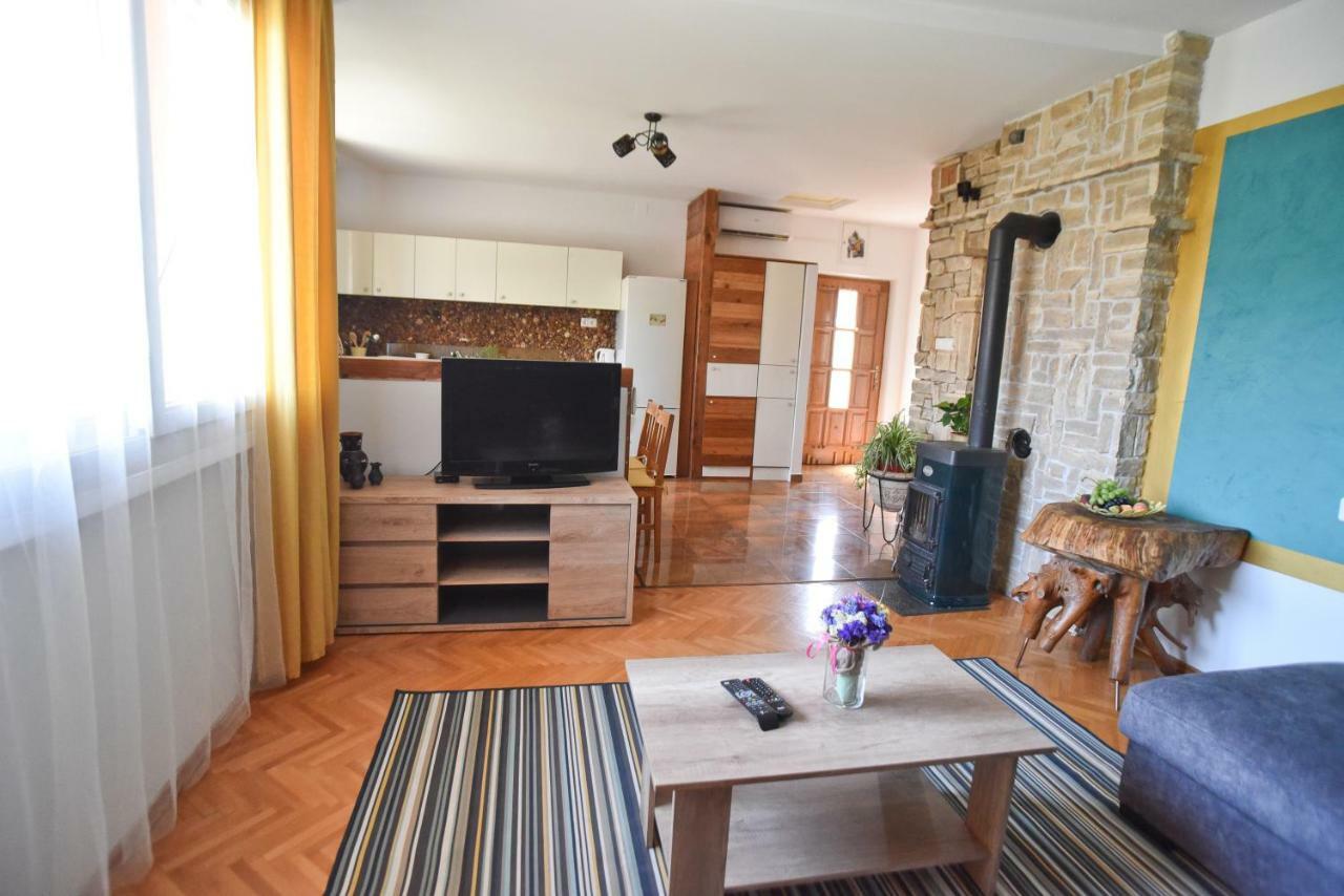Mihaela Apartment Zara Esterno foto