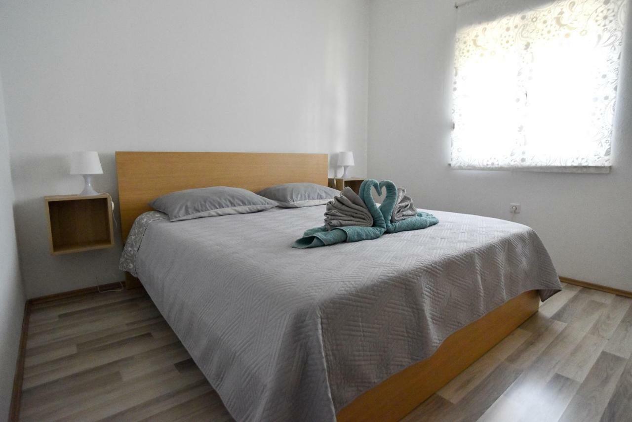 Mihaela Apartment Zara Esterno foto