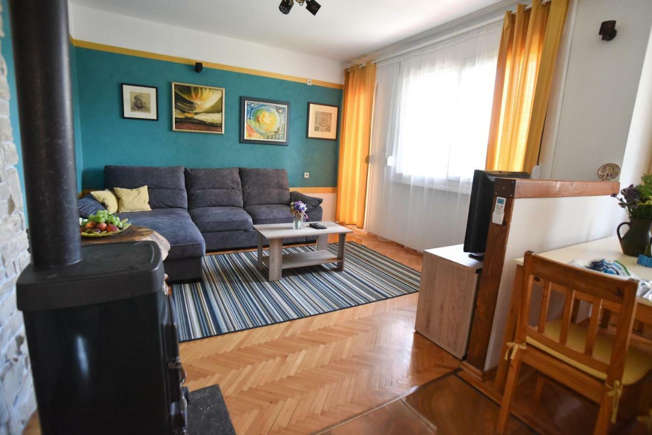 Mihaela Apartment Zara Esterno foto